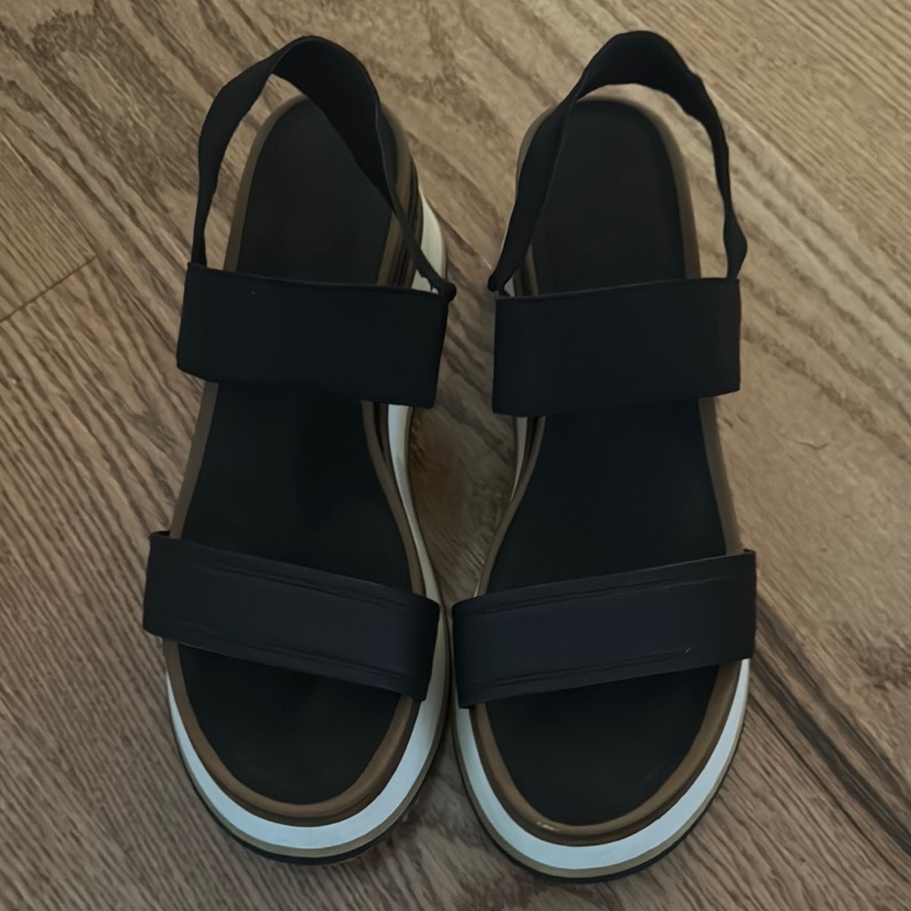 DSW Black Platform Elastic strap Sandals